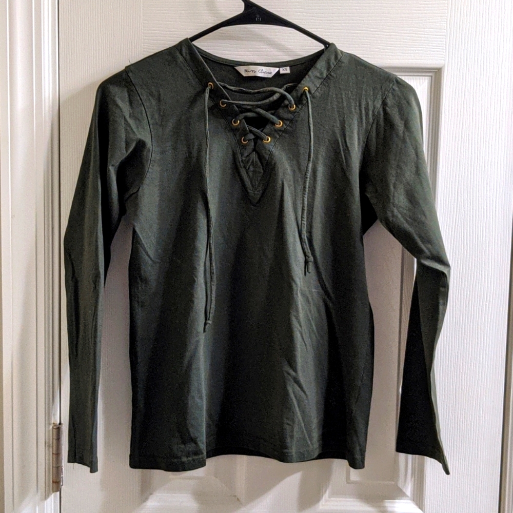 Criss cross V-neck Top